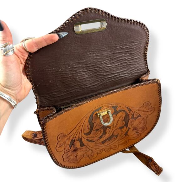 1950's cowgirl horseshoe buckle floral tooled leather handbag - Picture 10 of 12